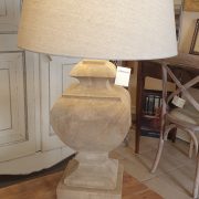 Lampada in legno di mango massello. Frontale. Arredamento classico contemporaneo Siena e Firenze