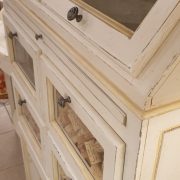 Dispensa credenza laccata anticata con due ribaltine, un tiretto, quattro cassetti e due sportelli. Arredamento classico contemporaneo Siena e Firenze (10)
