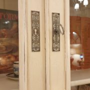 Vetrina-Libreria in legno di noce con serrandina laccata anticata a mano fine '800. Particolare bocchette ante a vetro. Mobili antichi Siena e Firenze