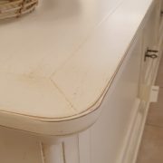 Porta TV in legno di ciliegio laccato a mano. IL piano. Arredamento classico contemporaneo su misura Siena e Firenze