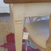 Tavolo rettangolare in legno di ciliegio bicolore con allunghe a tiro. particolare gamba a spillo. Arredamento classico contemporaneo Siena e Firenze