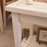 Coppia di tavolini comodini in legno di ciliegio laccati a mano. Arredamento classico contemporaneo Siena e Firenze (3)