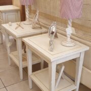 Coppia di tavolini comodini in legno di ciliegio laccati a mano. Arredamento classico contemporaneo Siena e Firenze (5)