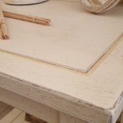 Coppia di tavolini comodini in legno di ciliegio laccati a mano. Il piano. Arredamento classico contemporaneo Siena e Firenze