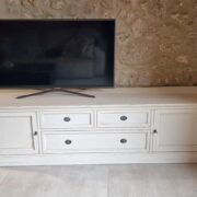 Porta TV a misura in legno di ciliegio laccato anticatoa mano. Arredamento clòassicocontemporaneo a misura Siena e Firenze (2)