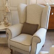 Poltrona modello Fresia sfoderabile. Di fronte. Arredamento classico contemporaneo Siena e Firenze