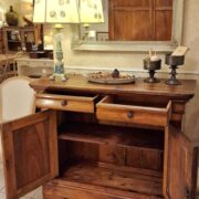 Credenza in legno di noce massello antica Luigi Filippo Cappuccina metà '800. Aperta. Mobili antichi Siena e Firenze.
