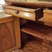 Credenza in legno di noce massello antica Luigi Filippo Cappuccina metà '800. Interni. Mobili antichi Siena e Firenze.