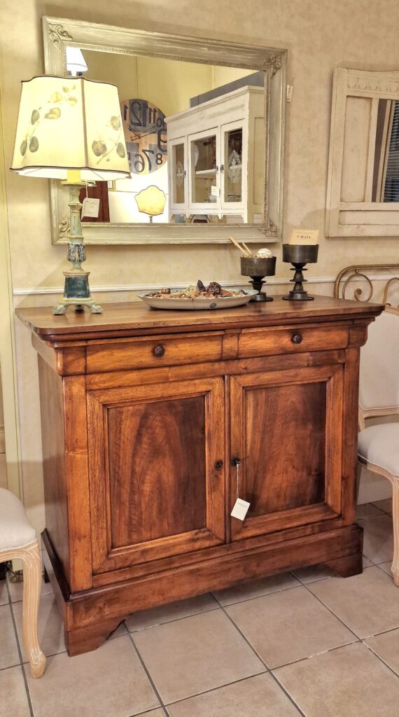Credenza in legno di noce massello antica Luigi Filippo Cappuccina metà '800. Mobili antichi Siena e Firenze.