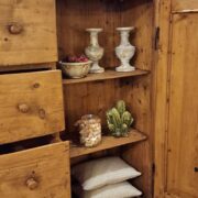 Dispensa credenza in legno di abete antica fine '800 a quattro cassetti ed un'anta. Mobili antichi Siena e Firenze (3)