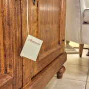 Credenza Toscana in legno di tiglio massello 2 ante e 2 cassetti spazzolata anticata. Arredamento classico contemporaneo Siena e Firenze (3)