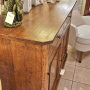 Credenza Toscana in legno di tiglio massello 2 ante e 2 cassetti spazzolata anticata. Arredamento classico contemporaneo Siena e Firenze (5)