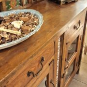 Credenza Vetrina antica in legno di teak con maioliche originali fine '800. Mobili antichi Siena e Firenze (6)