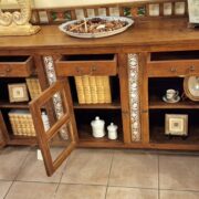 Credenza Vetrina antica in legno di teak con maioliche originali fine '800. Mobili antichi Siena e Firenze (8)