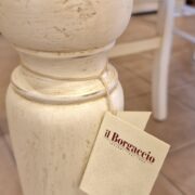 Tavolo Toscano bicolore allungabile con piano in abete piallato anticato a mano. Arredamento classico contemporaneo Siena e Firenze (5)