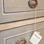 Comoncino in legno di ciliegio 2+3 cassetti laccato anticato a mano. Arredamento classico contemporaneo Siena e Firenze (6)