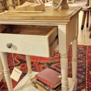 Tavolino comodino in legno di olmo bicolore. Arredamento classico contemporaneo Siena e Firenze (6)
