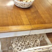 Tavolo rotondo in legno di ciliegio in finitura bicolore. Arredamento classico contemporaneo Siena e Firenze (11)