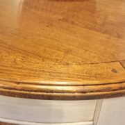 Tavolo rotondo in legno di ciliegio in finitura bicolore. Arredamento classico contemporaneo Siena e Firenze (3)
