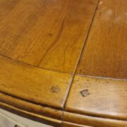 Tavolo rotondo in legno di ciliegio in finitura bicolore. Arredamento classico contemporaneo Siena e Firenze (6)