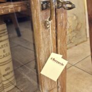 Vetrina antica in legno di olmo primi '900 in finitura naturale decapè. Mobili antichi Siena e Firenze (6)