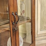 Vetrina antica in legno di olmo a 4 ante a vetro primi '900. Mobili antichi Siena e Firenze (7)