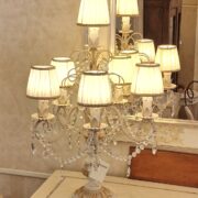 Lampada da tavolo flambeaux a sei luci in legno, ferro e swaroski. Arredamento classico contemporaneo Siena e Firenze (2)