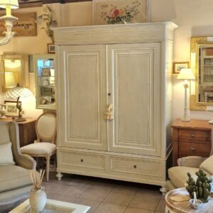 Armadio Toscano della metà dell'Ottocento in legno di cipresso laccato anticato a mano. Mobili antichi Siena e Firenze.