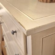 Cassettiera settimanale in legno di tiglio laccata anticata a mano. Arredamento classico contemporaneo Siena e Firenze (5)
