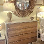 Comò cassettone 4 cassetti con chiusura ammortizzata in legno di tiglio massello spazzolato bicolore. Arredamento classico contemporaneo Siena e Firenze. (7)