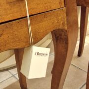 Coppia di comodini tipo Francesini in legno di tiglio anticati. Arredamento classico contemporaneo Siena e Firenze (2)