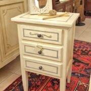 Tavolino comodino laccato a mano in legno di tiglio con filetti carta zucchero. Arredamento classico contemporaneo Siena e Firenze (6)