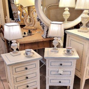 Comodini in legno di tglio Luigi XVI laccati a mano. Arredamento classico contemporaneo Siena e Firenze.