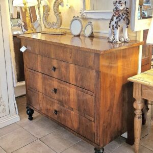 Comò impero toscano metà Ottocento in legno di noce. Mobili antichi Siena e Firenze.