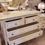 Comò in legno di tiglio Luigi XVI laccato a mano. Arredamento classico contemporaneo Siena e Firenze (4)