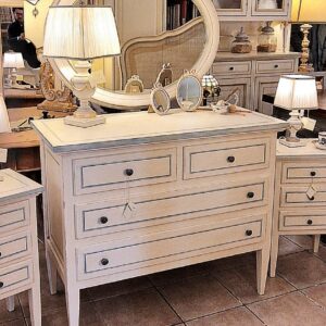 Comò in legno di tiglio Luigi XVI laccato a mano. Arredamento classico contemporaneo Siena e Firenze.