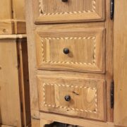 Credenza Toscana metà '800 in legno di noce con filetti intarsiati chiaroscuro. Mobili antichi Siena e Firenze (4)