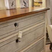 Comò Toscano in legno di tiglio massello bicolore a tre cassetti. Arredamento classico contemporaneo Siena e Firenze (2)