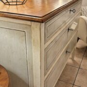 Comò Toscano in legno di tiglio massello bicolore a tre cassetti. Arredamento classico contemporaneo Siena e Firenze (6)
