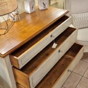 Comò Toscano in legno di tiglio massello bicolore a tre cassetti. Arredamento classico contemporaneo Siena e Firenze (9)