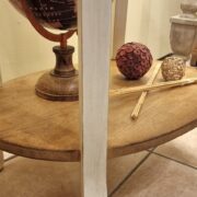 Tavolino ovale in legno di tiglio massello bicolore laccato anticato. Arredamento classico contemporaneo Siena e Firenze (6)