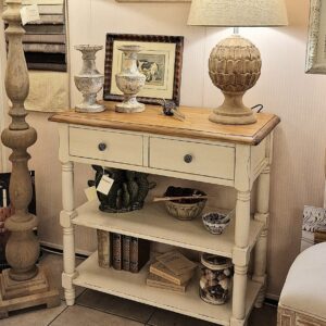 Consolle in legno di tiglio massello due cassetti e due ripiani. Arredamento classico contemporaneo Siena e Firenze.