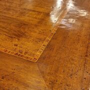 Tavolo Toscano in legno di noce nazionale massello anticato piallato a mano piano filetto intarsiato Bois de Rose. Arredamento classico contemporaneo Siena e Firenze (7)