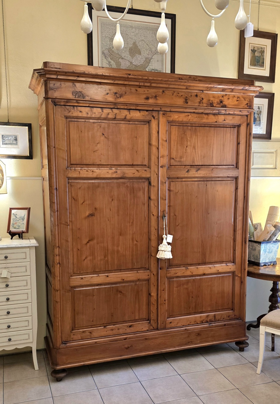 Armadio Toscano metà '800 in legno di cipresso a bugne diamantate. Mobili antichi Siena e Firenze. 1
