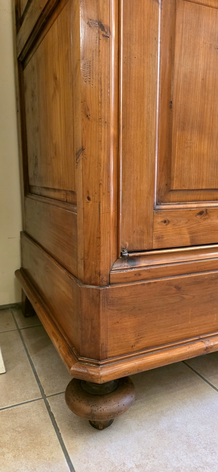 Armadio Toscano metà '800 in legno di cipresso a bugne diamantate. Mobili antichi Siena e Firenze. 6