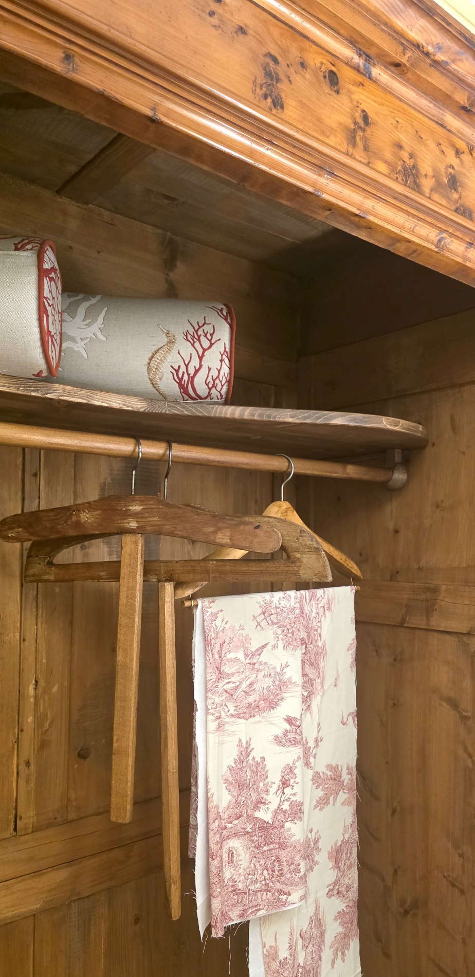 Armadio Toscano metà '800 in legno di cipresso a bugne diamantate. Mobili antichi Siena e Firenze.10