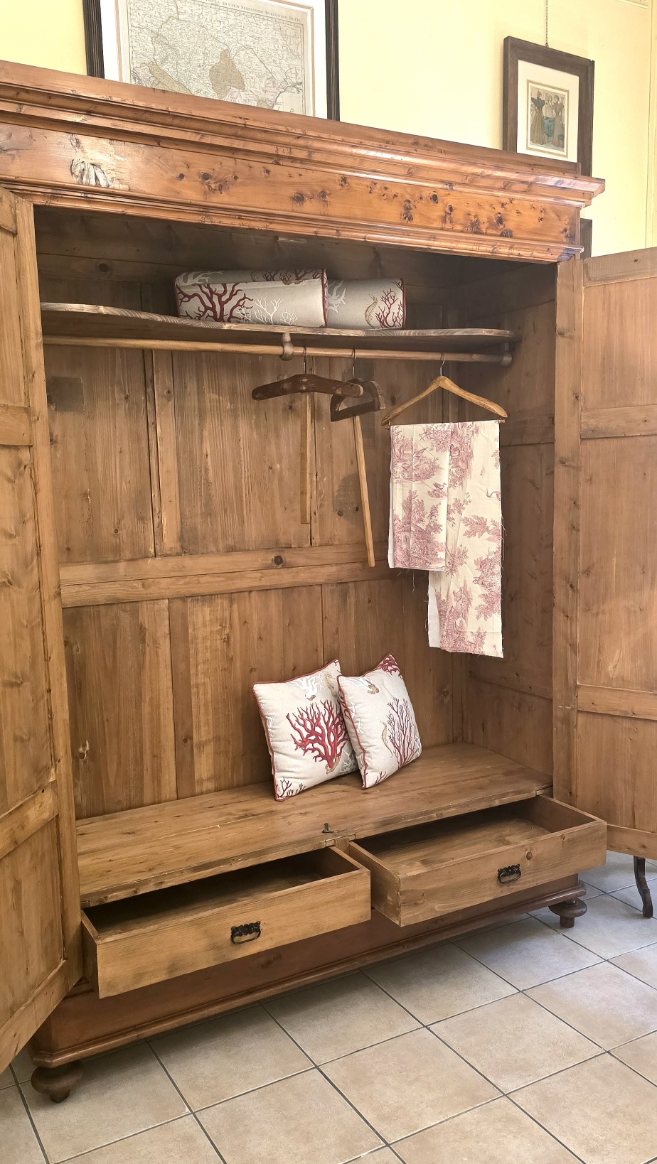 Armadio Toscano metà '800 in legno di cipresso a bugne diamantate. Mobili antichi Siena e Firenze.11